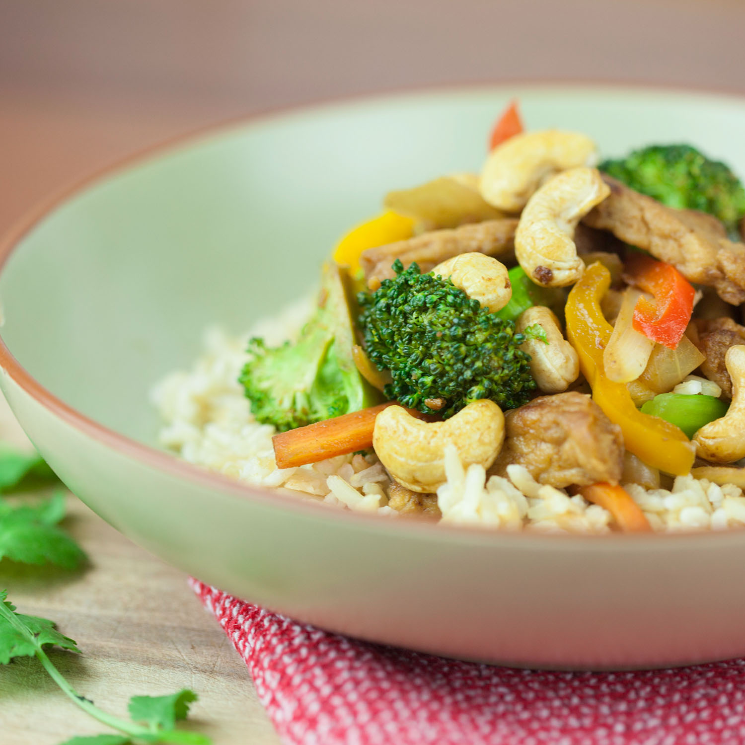 ‘Chicken’ & Cashew Stir Fry – Vegan Easy - veganeasy.org